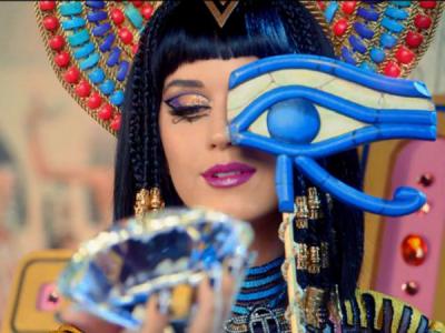 Diprotes Keras, Akhirnya Katy Perry Hapus Simbol Tuhan dalam MV 'Dark Horse'!
